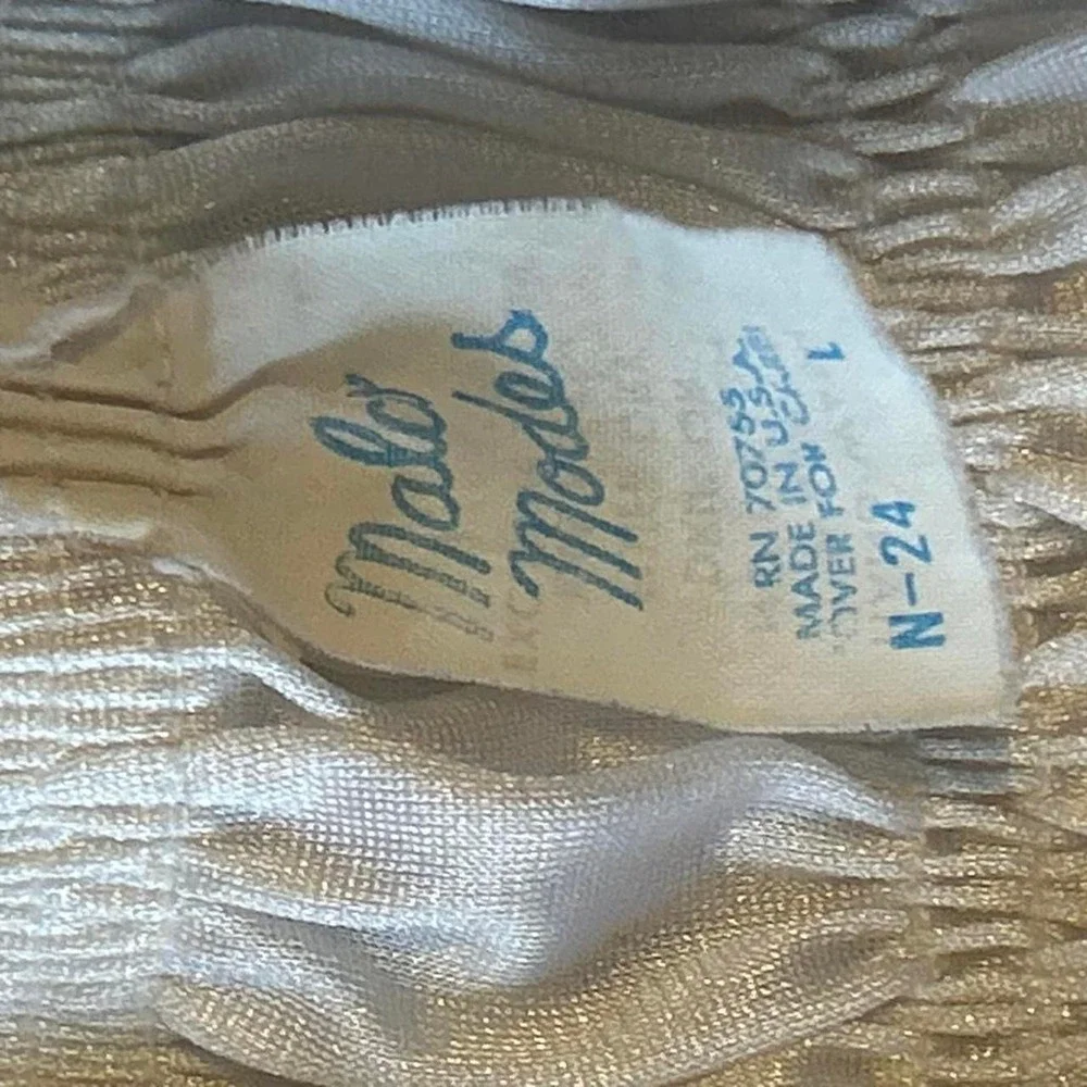 Malco Mode white ruffled bloomer shorts with elastic waistband size large (L5)
